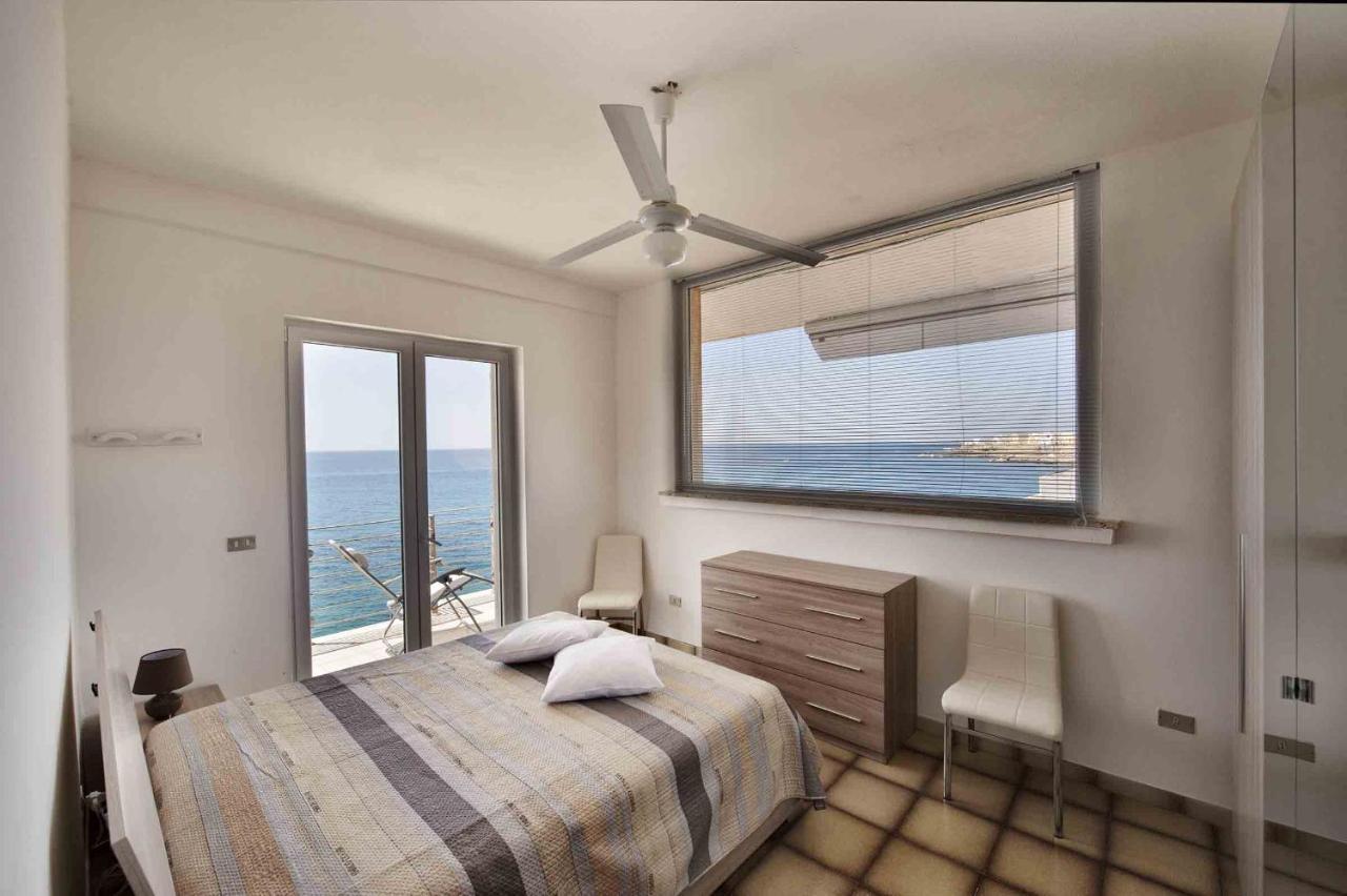 Apartment Overlooking The Sea With A View Of Old Gallipoli And The Whole Bay Kültér fotó
