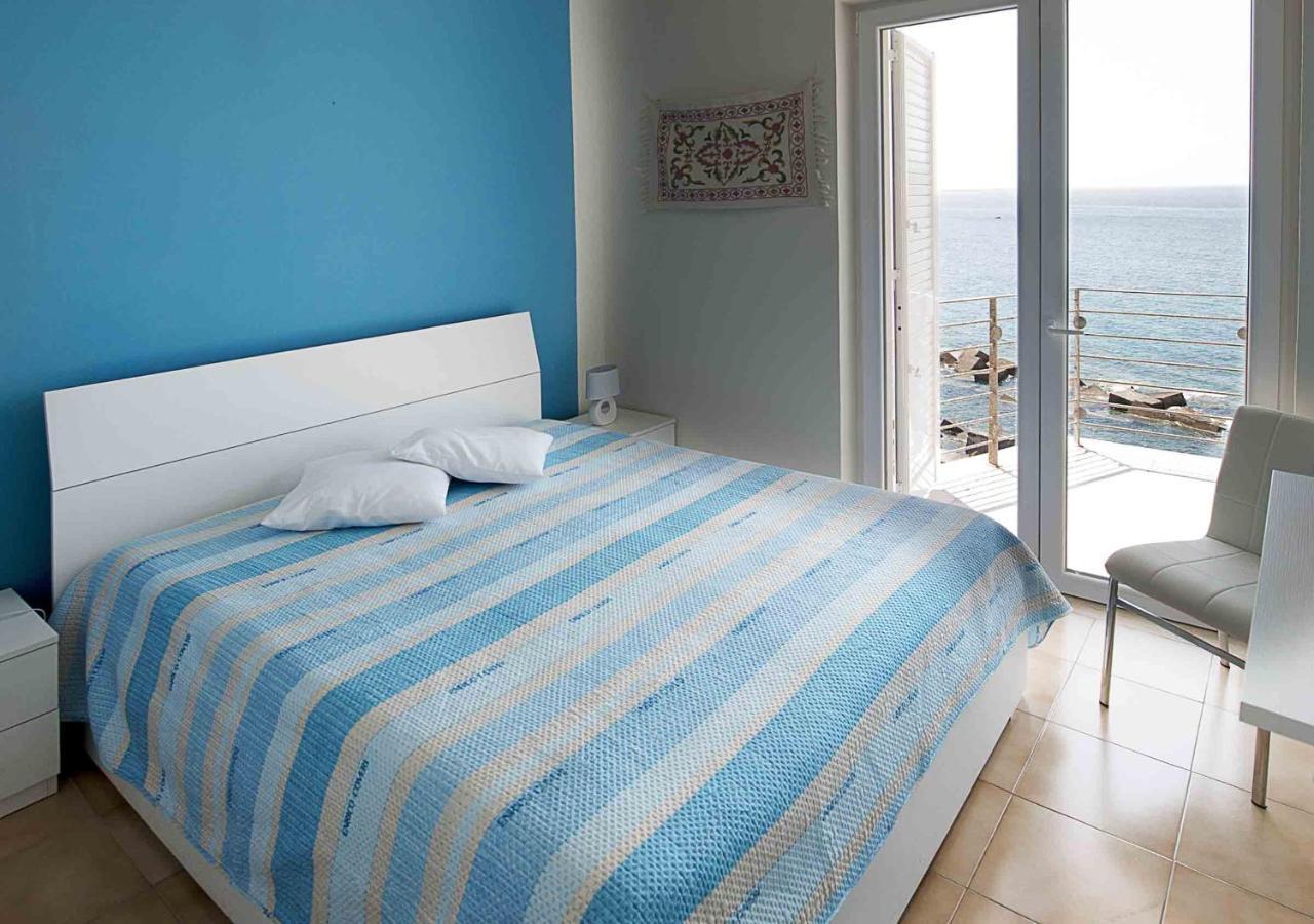 Apartment Overlooking The Sea With A View Of Old Gallipoli And The Whole Bay Kültér fotó
