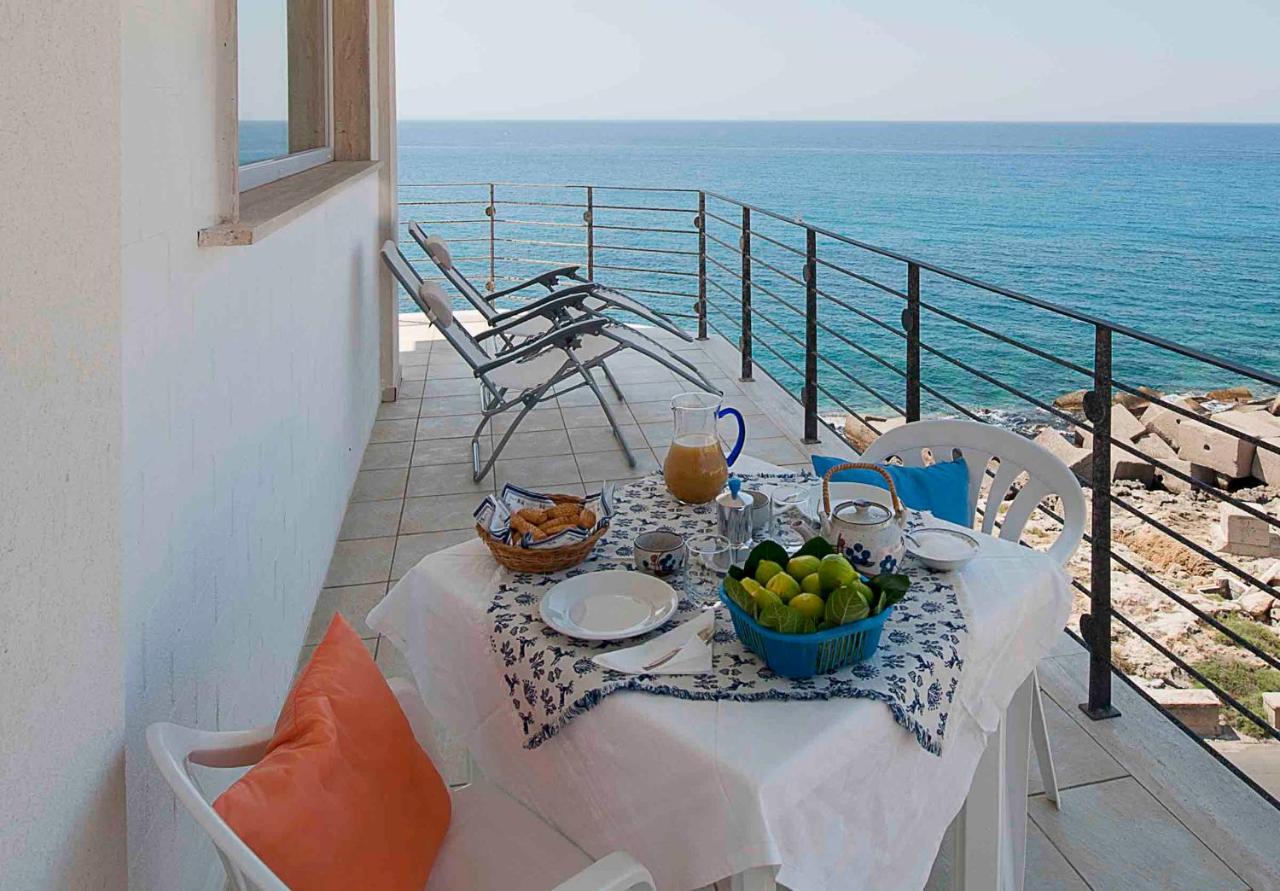 Apartment Overlooking The Sea With A View Of Old Gallipoli And The Whole Bay Kültér fotó